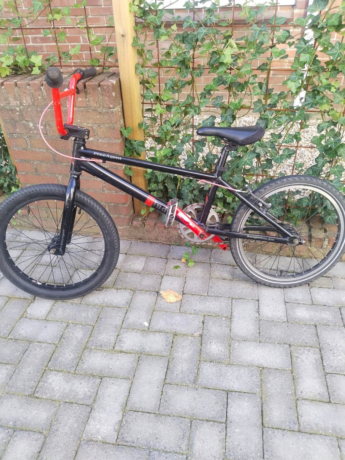 Free Agent  BMX ELUDER - Zwart met rode accenten, Gebruikt, Staal, Velgrem, 20 tot 24 inch