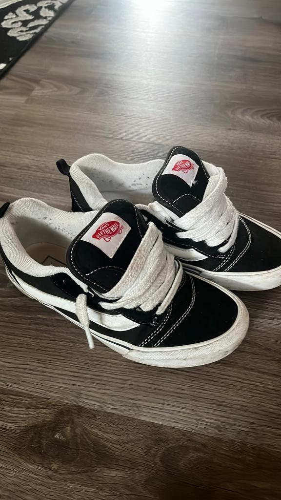 vans schoenen maat 37, Kleding | Dames, Schoenen, Ophalen of Verzenden, Zo goed als nieuw, Zwart, Sneakers of Gympen