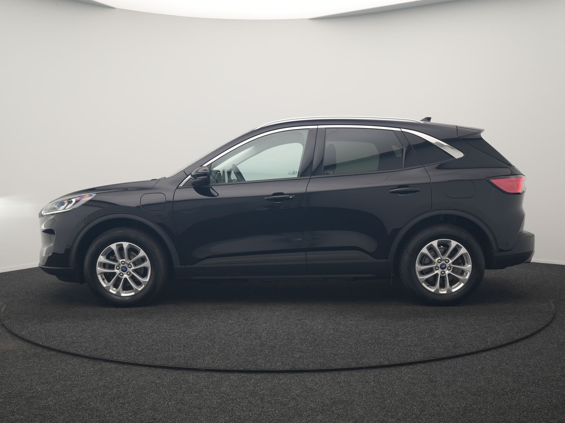 Ford Kuga 2.5 PHEV Titanium 225pk Dealer O.H. | Trekhaak Afn, Auto's, Dealer onderhouden, Stof, Gebruikt, Zwart