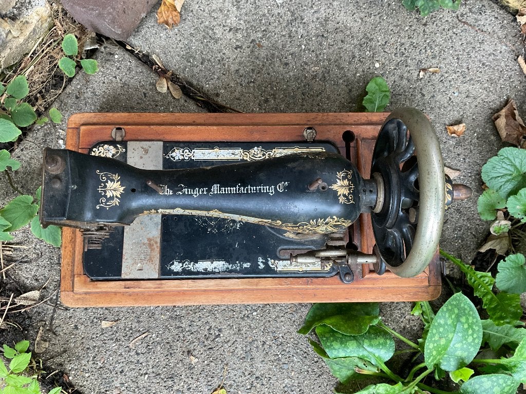Slinger naaimachine, Ophalen