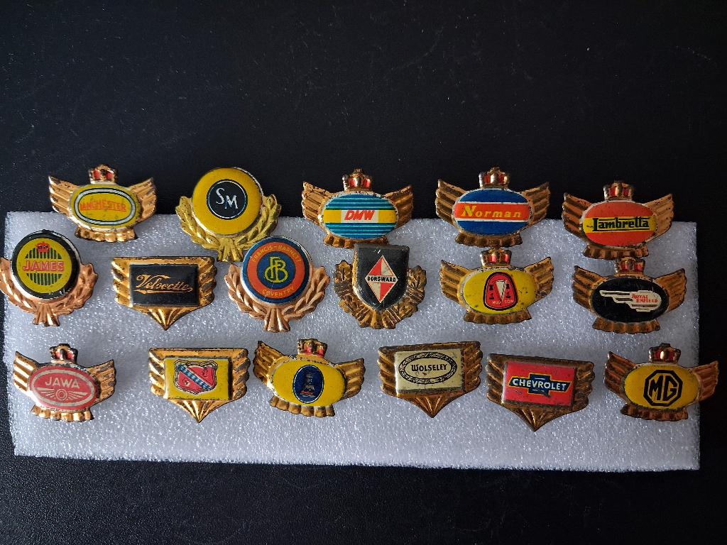 speldjes auto- en motormerken ( metaal ), Verzamelen, Speldjes, Pins en Buttons, Ophalen of Verzenden, Gebruikt, Merk, Speldje of Pin