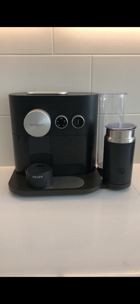 Nespresso Krups Expert & Milk Koffiezetapparaat, Witgoed en Apparatuur, Ophalen, Gebruikt, Koffiemachine, Koffiepads en cups