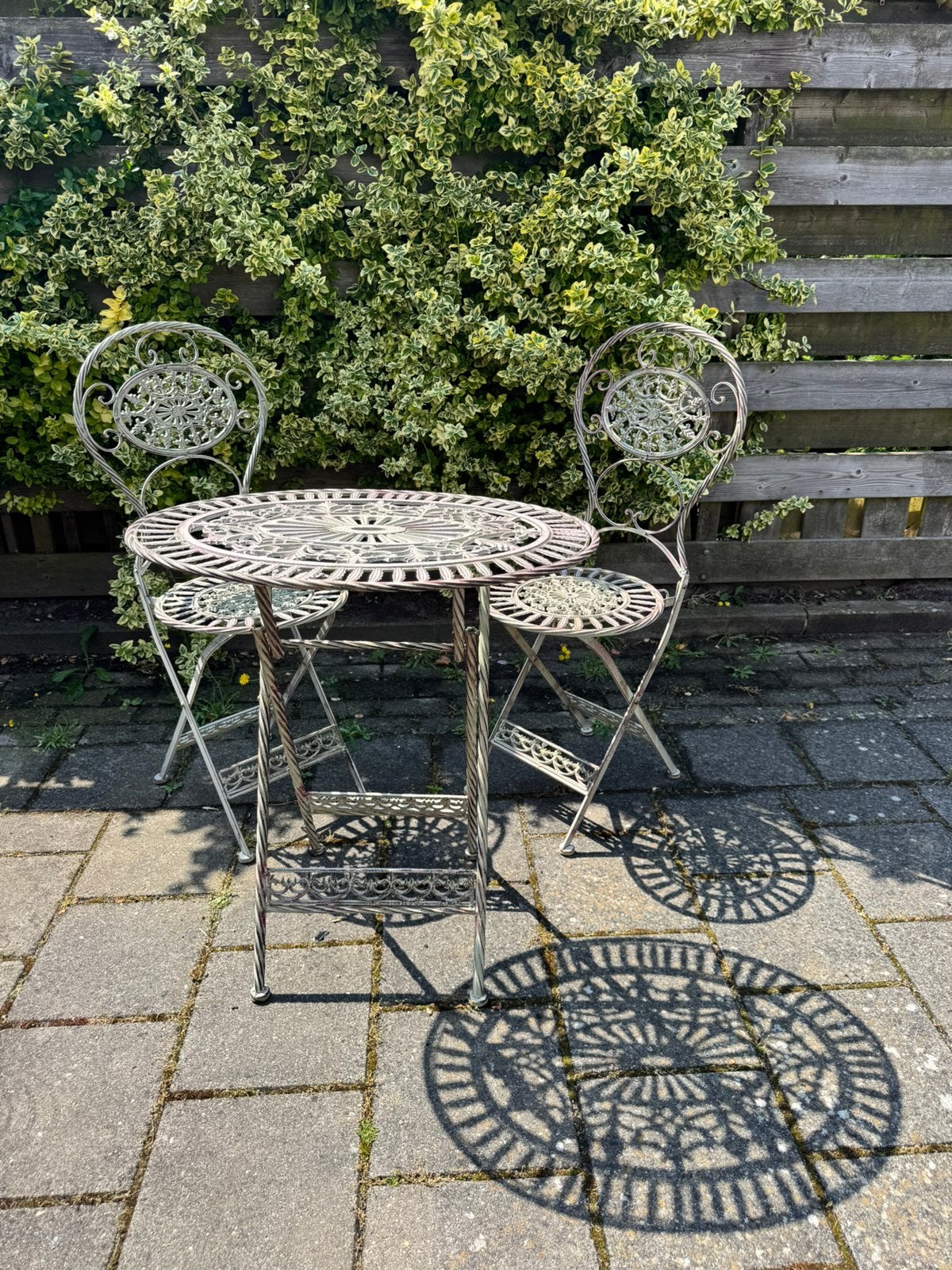 Fraaie franse bistro set - klassieke gietijzeren tuinset, Tuin en Terras, Tuinsets en Loungesets, Overige materialen, Eettafel