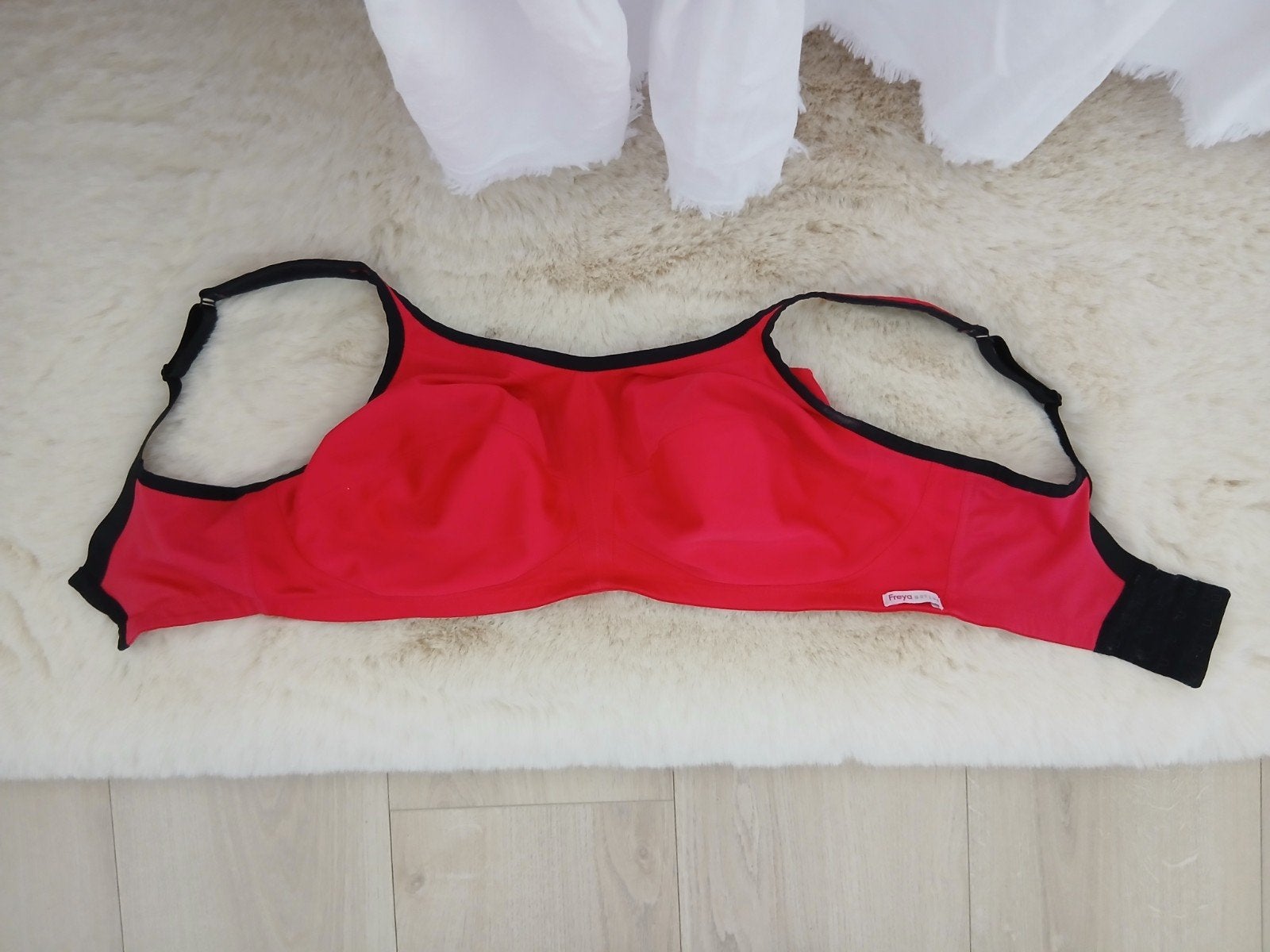 Sport bh FREYA active maat 80G voor €17,50 (of 2 voor €30), Kleding | Dames, Sportkleding, Ophalen of Verzenden, Gedragen, Zwart