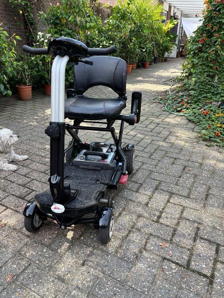 Scootmobiel Brio Carbon Black opvouwbaar, Ophalen, Zo goed als nieuw, Overige merken, 10 km/u of minder