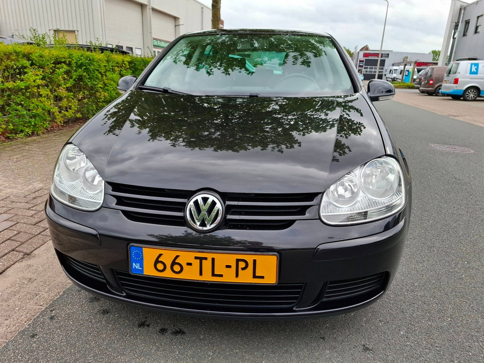 Volkswagen Golf 1.6 FSI Turijn AIRCO/CRUISE/NAVI/AFN TREKHAA, Voorwielaandrijving, 4 cilinders, Zwart, Handgeschakeld