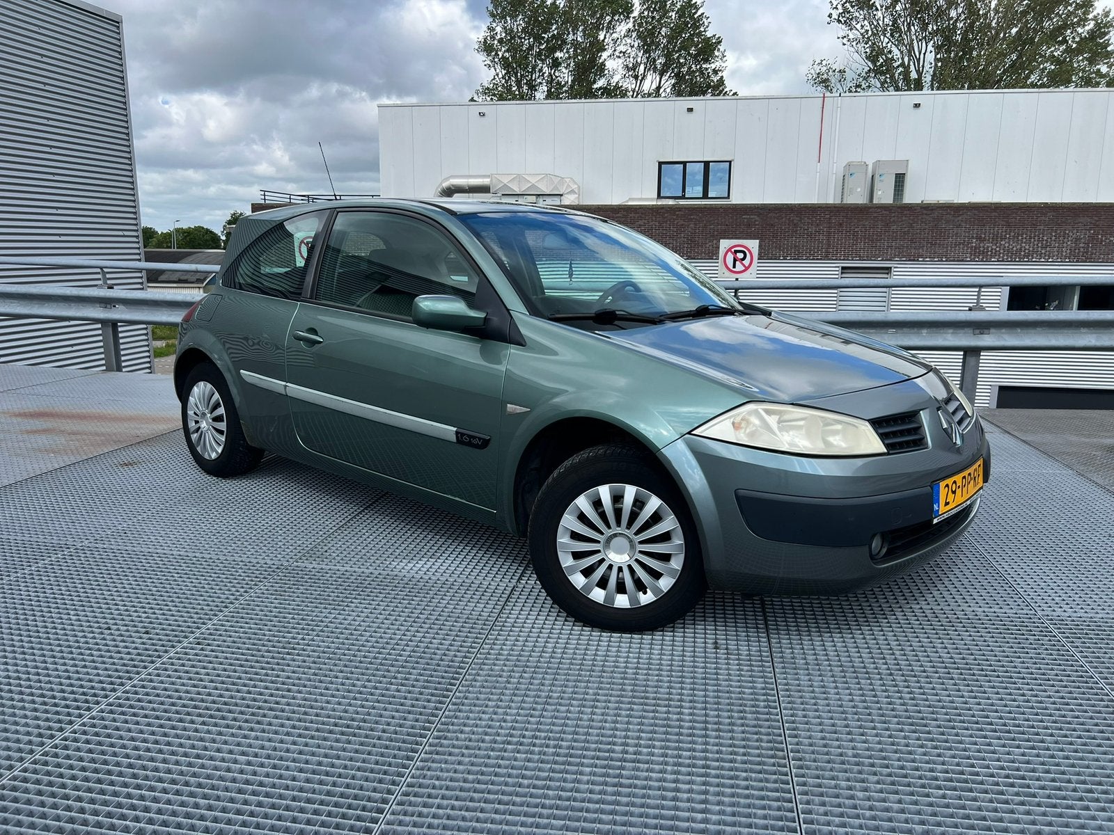 Renault Mégane Hatchback 1.6 16V 2004 Groen NIEUWE APK!, Voorwielaandrijving, 4 cilinders, 49 €/maand, Handgeschakeld
