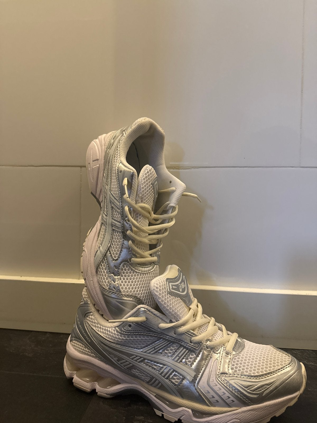 ASICS Glans sneakers - Zo goed als nieuw, Kleding | Dames, Ophalen, Wit, Sneakers of Gympen, Zo goed als nieuw