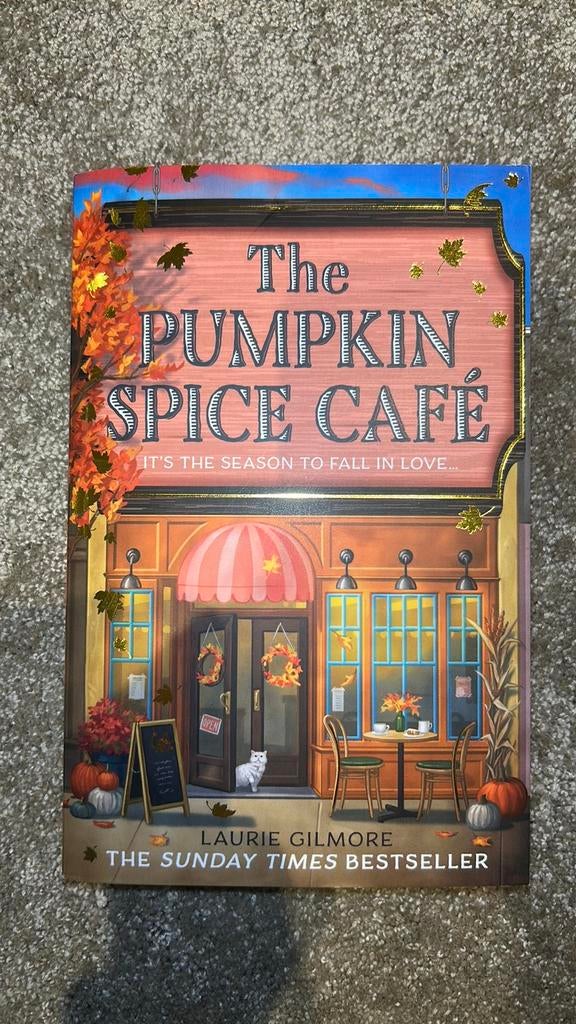 Boek The Pumpkin Spice Café van Laurie Gilmore Engels, Ophalen, Zo goed als nieuw, Fictie