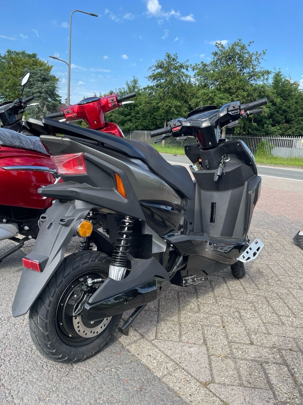Elektrische motorscooter Yashixin Bumblebee Grey, Fietsen en Brommers, Ophalen, Nieuw, 50 km per accu of meer