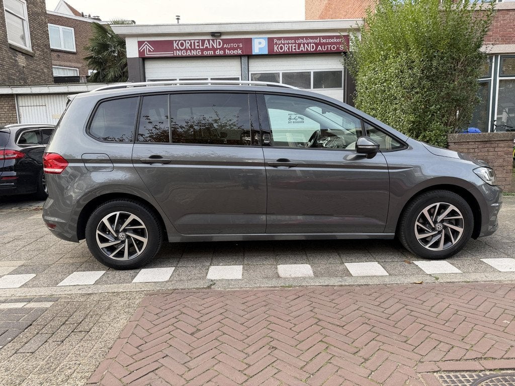 Volkswagen Touran 1.4 TSI Highline SOUND NAVI CARPLAY TREKHA, Gebruikt, 4 cilinders, 19 km/l, 1500 kg