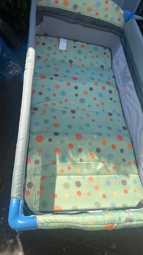 BabyGO camping bedje+ extra matras!!, Ophalen of Verzenden, Gebruikt, Reisbedje