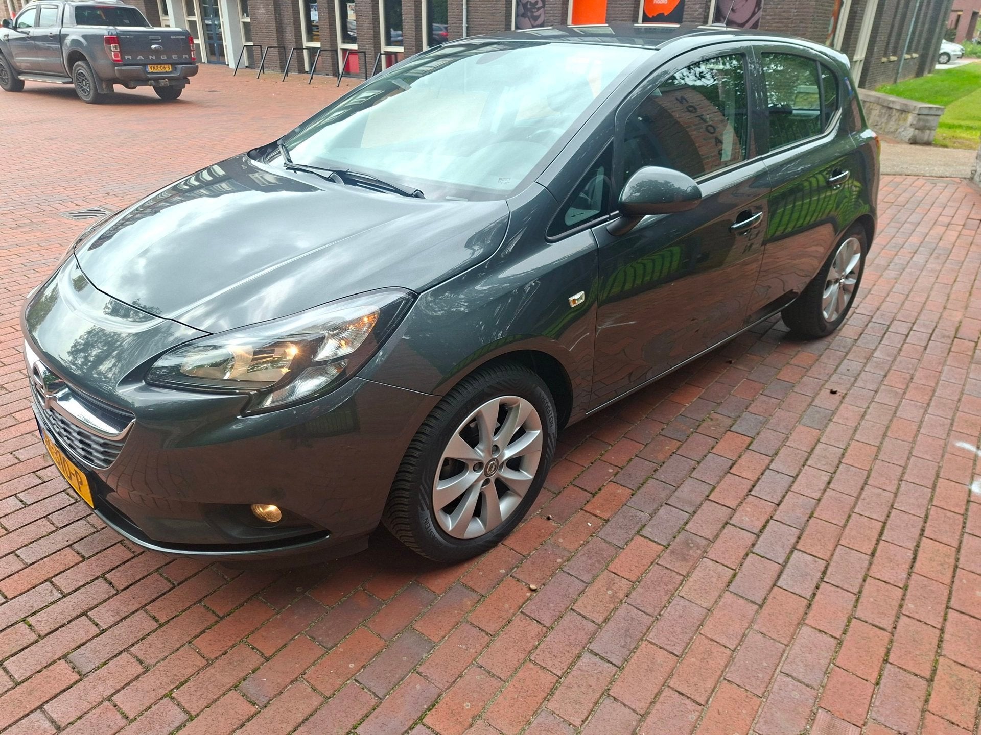 Foto 18 van Opel Corsa 1.4 Favourite 5 Deurs Airco Trekhaak Navigatie