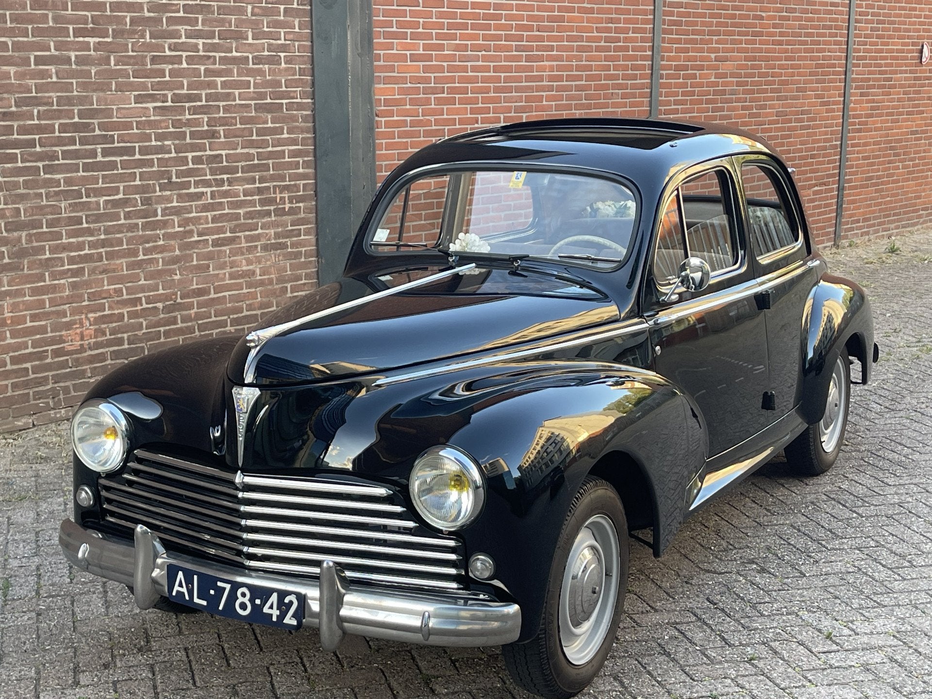 Peugeot 203 C5 * 50.000km Origineel Klokgaaf * ! (bj 1956), Auto's, Oldtimers, Stof, Zwart, Bedrijf, Handgeschakeld