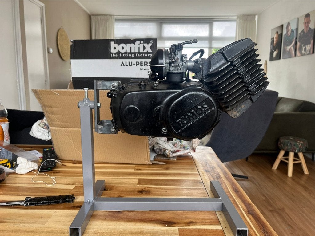 Motor bok voor tomos handig bij montage/revisie motorblok, Fietsen en Brommers, Ophalen of Verzenden, Zo goed als nieuw, Blok