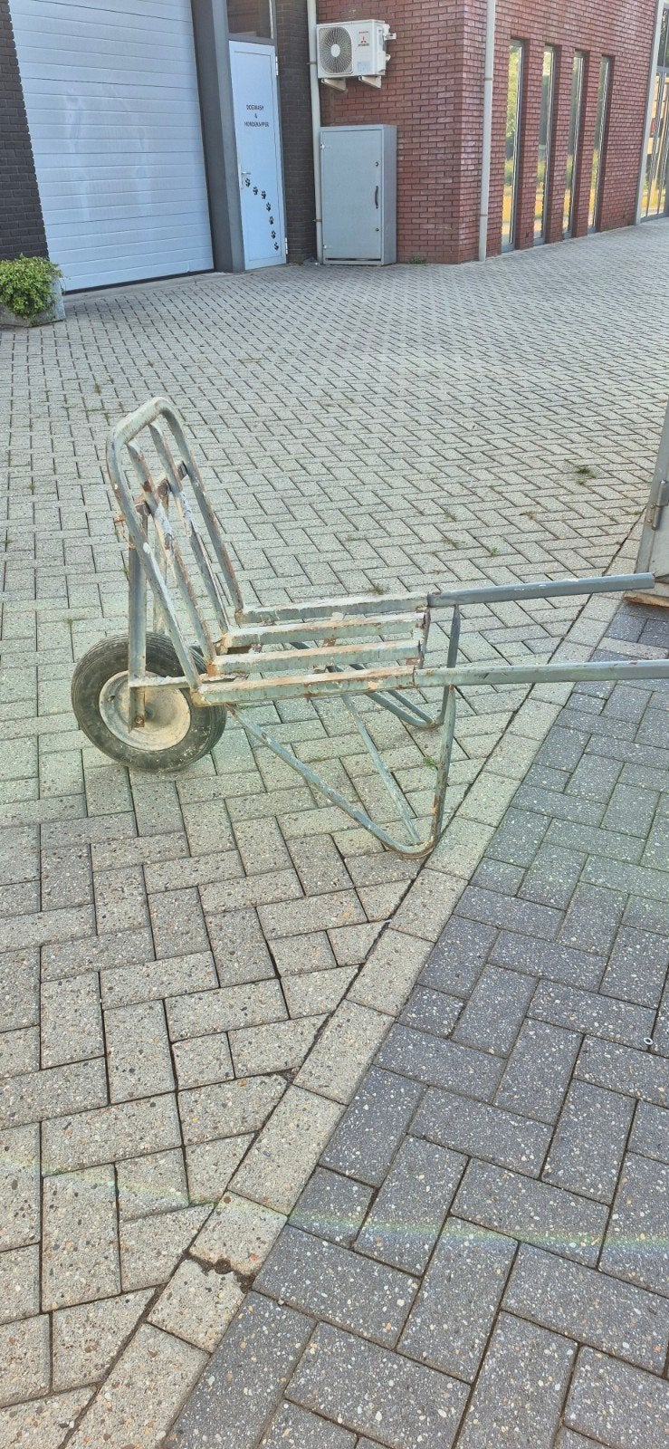 stenen kruiwagen- robuust en functioneel, Doe-het-zelf en Verbouw, Transportwagens, 100 liter of meer, Ophalen, Gebruikt, Transportkar