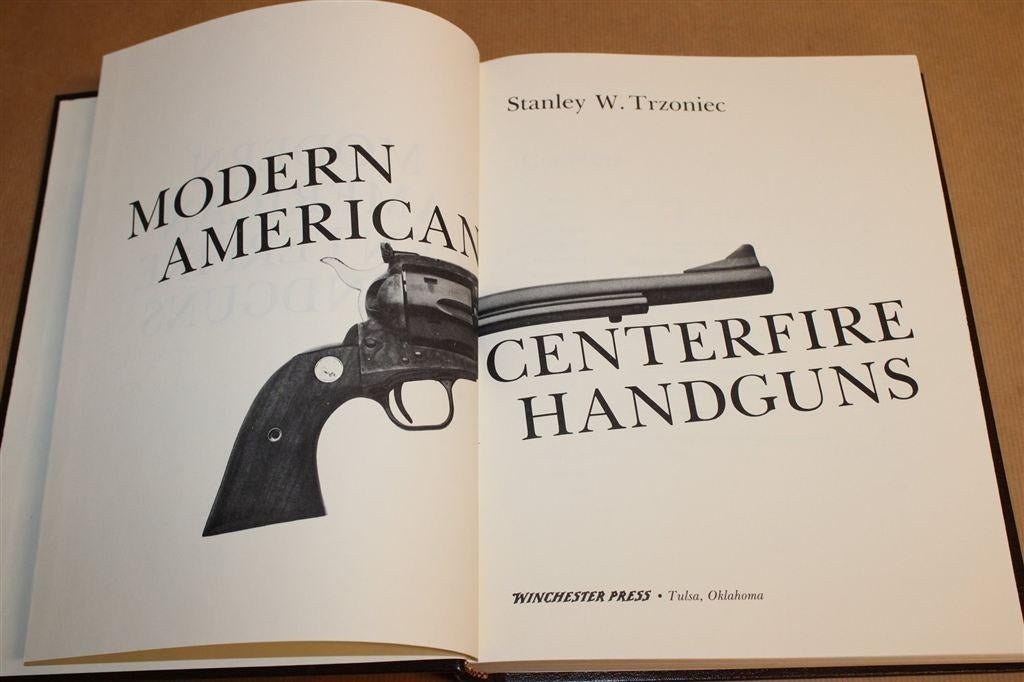 Moderne Amerikaanse handvuurwapens — Rijk geïllustreerd, Boeken, Ophalen of Verzenden, Tweede Wereldoorlog, Gelezen, Overige onderwerpen