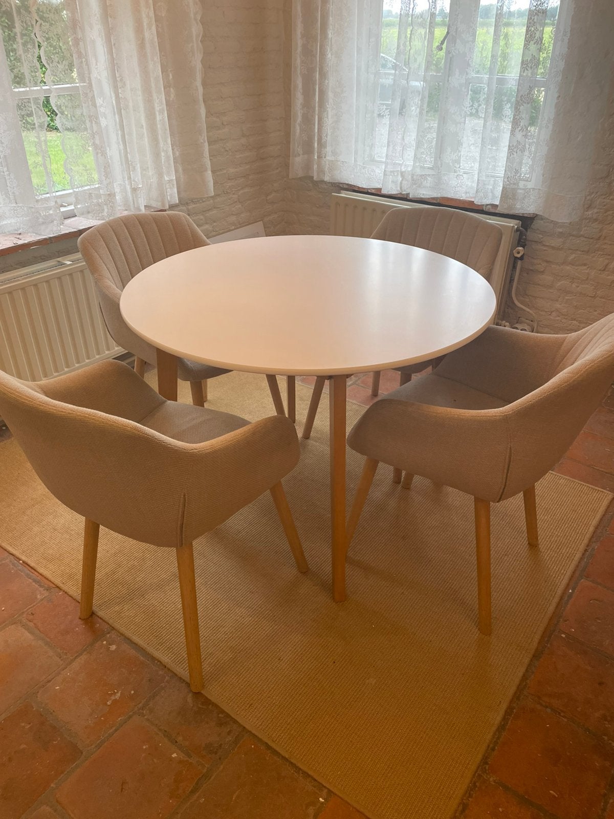 Eettafel jysk, Ophalen, Zo goed als nieuw, 4 tot 6 stoelen