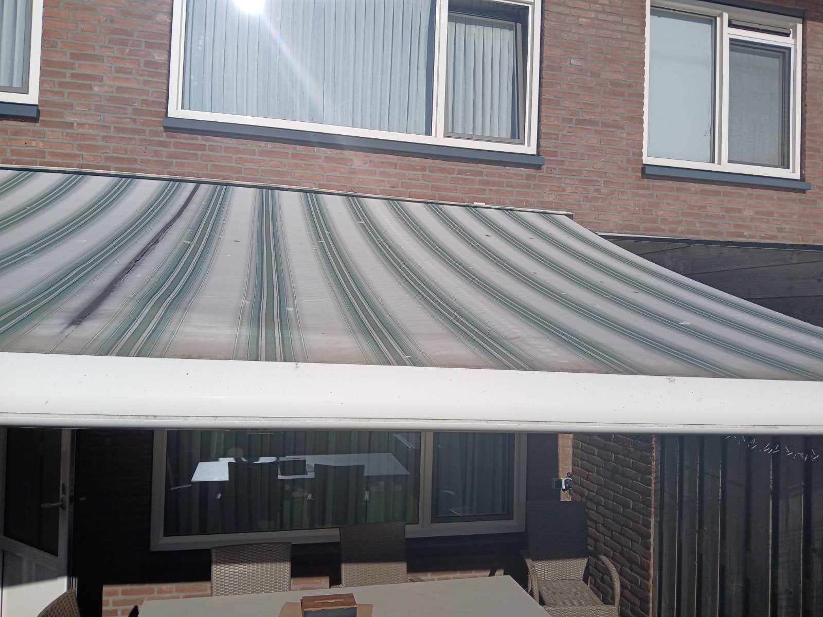 GOED WERKENDE ELEKTRISCHE ZONNESCHERM - CA 4,5 X 3,5 
Breedt, Tuin en Terras, Zonneschermen, Ophalen, Gebruikt, 450 cm of meer