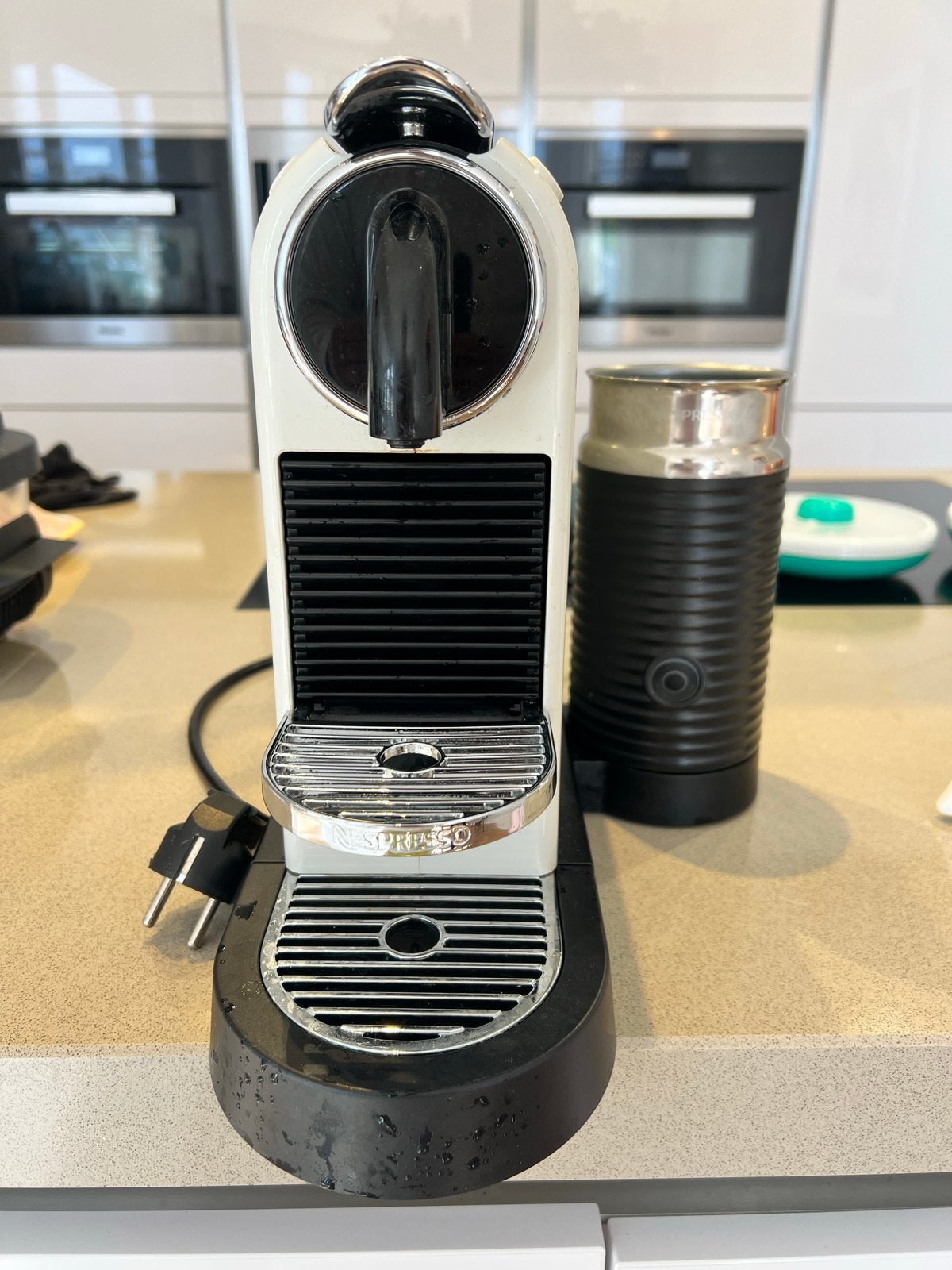 Nespresso Inissia koffiemachine met Aeroccino melkopschuimer, Ophalen, Koffiemachine, Zo goed als nieuw, 1 kopje