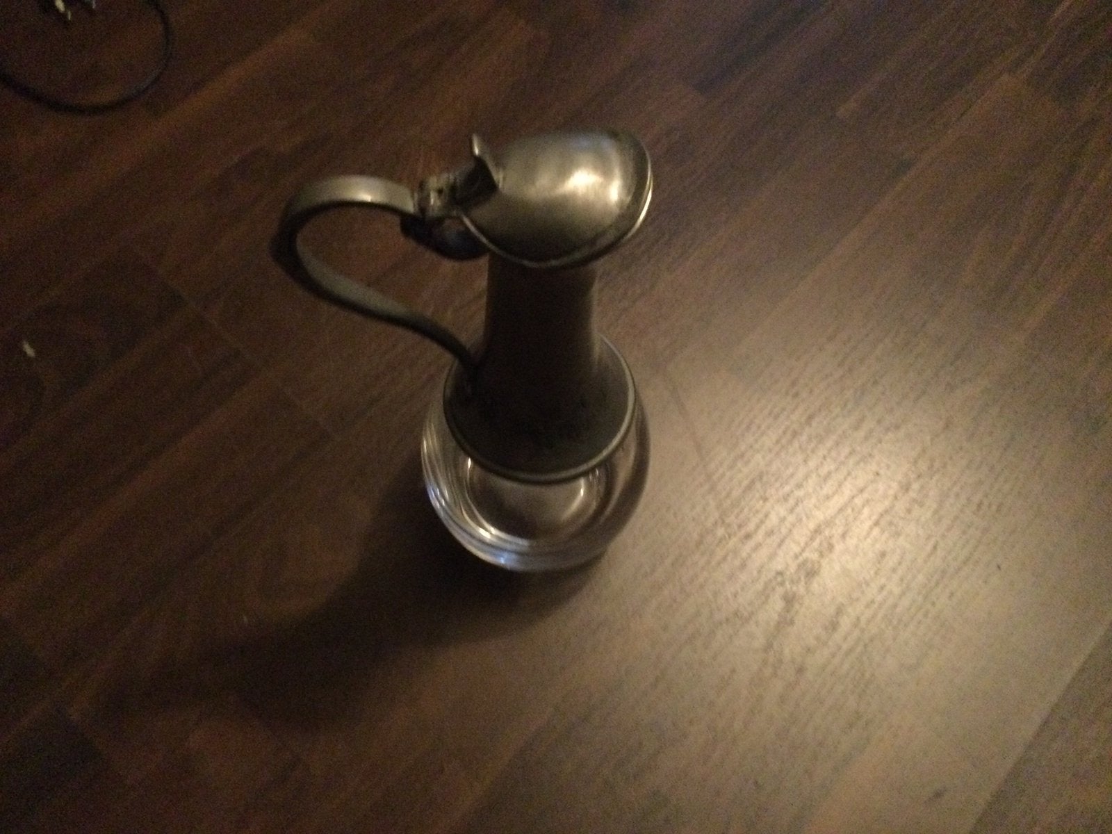 Karaf met tinnen hals, Ophalen