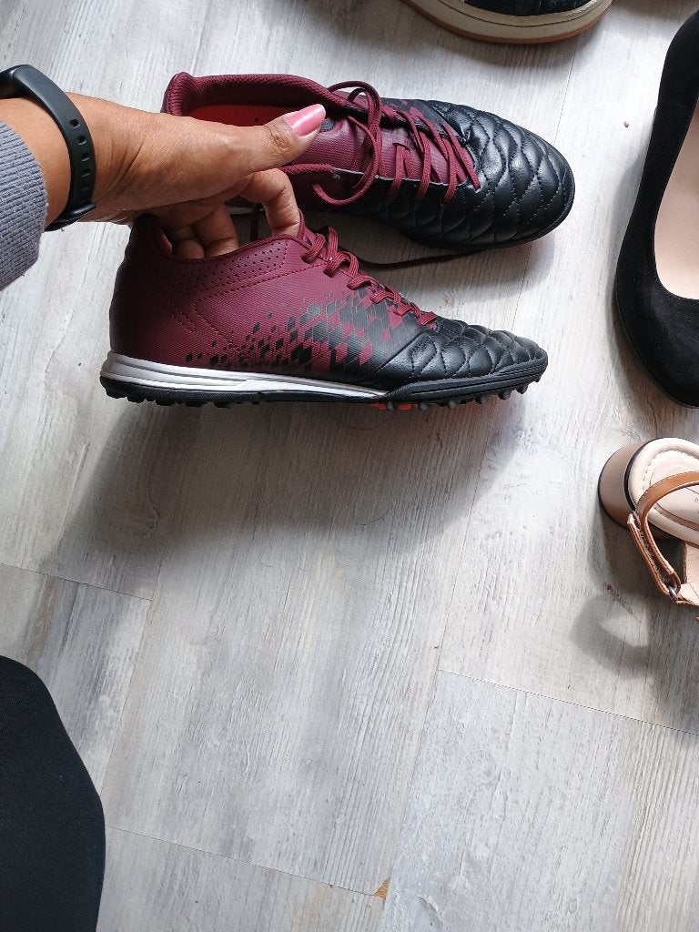 Voetbalschoenen maat 40,5, Maat XS of kleiner, Ophalen, Zo goed als nieuw, Schoenen