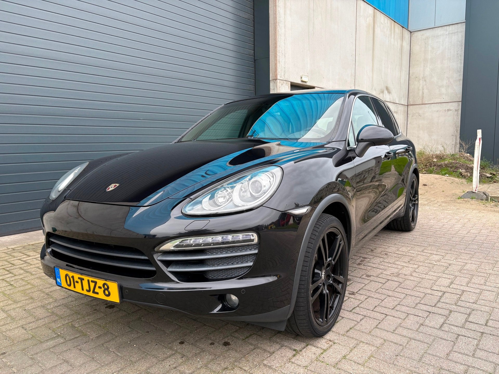 Porsche Cayenne 4.8 S AUT 400PK LUCHTVERING NAVI 2011, Auto's, Automaat, Gebruikt, 138 €/maand, Zwart