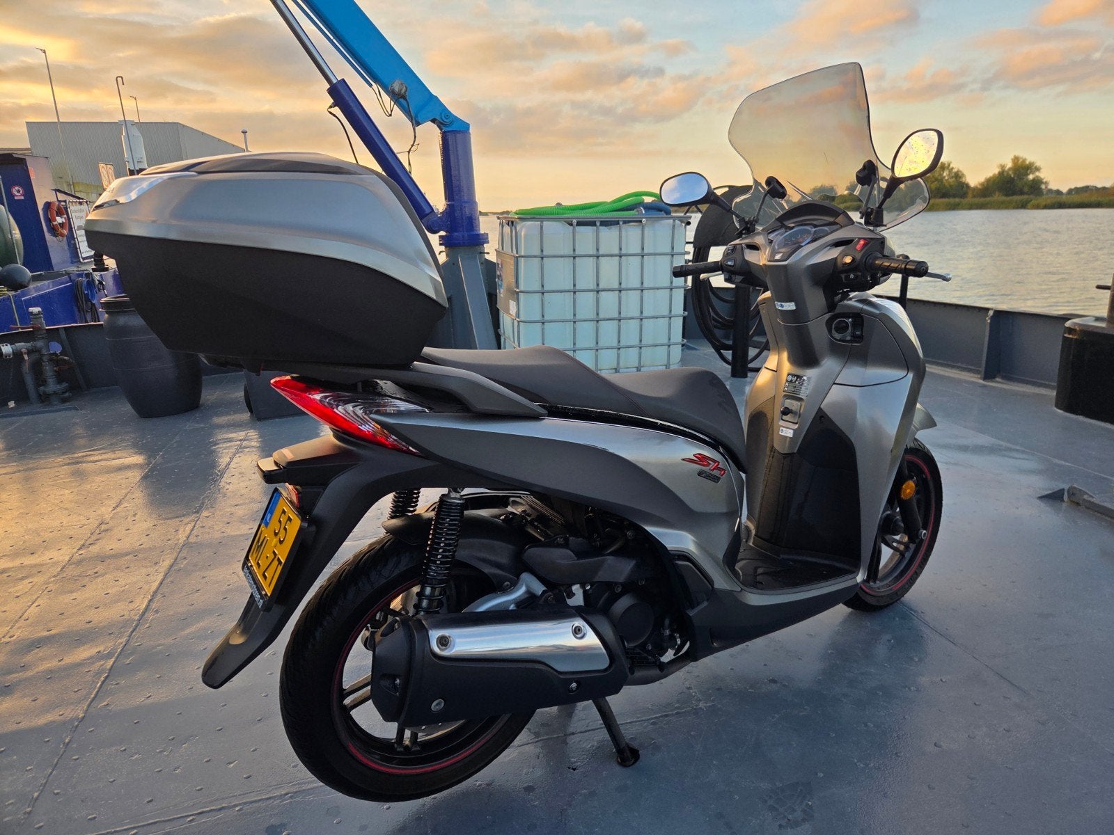 Foto 3 van Honda SH 300i Speciale uitvoering - Topstaat, Dealeronderhou