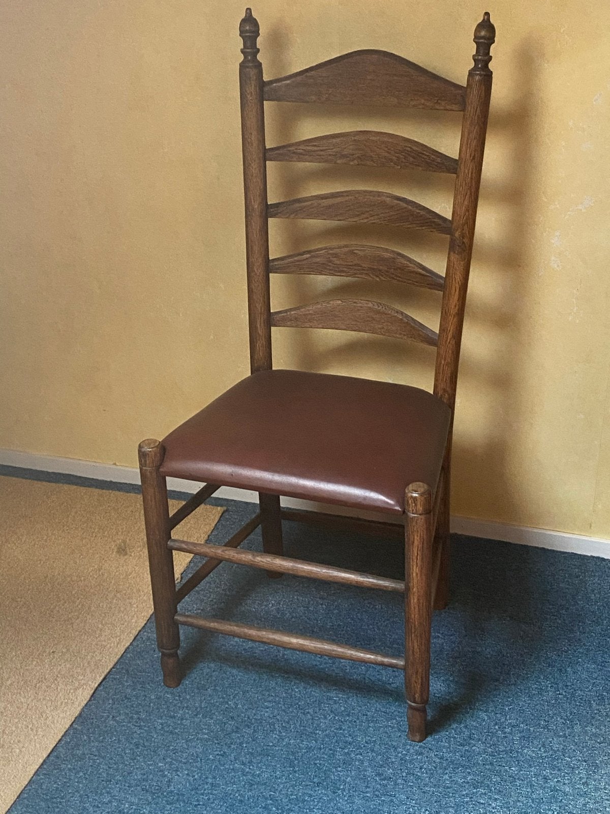 Antieke houten stoel met lederen zitting, Antiek en Kunst, Ophalen