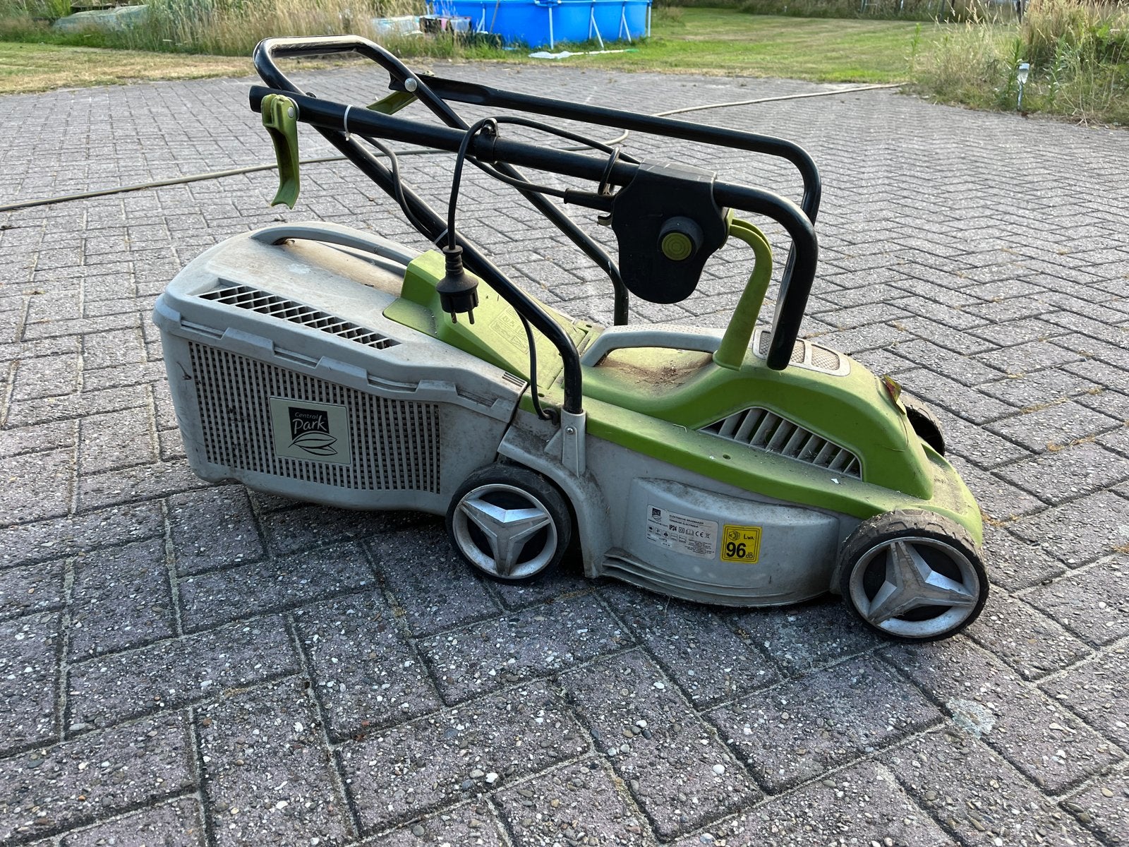 Central Park elektrische grasmaaier 32cm maaibreedte, Tuin en Terras, Grasmaaiers, Gebruikt, Elektrische grasmaaier, 30 t/m 39 cm