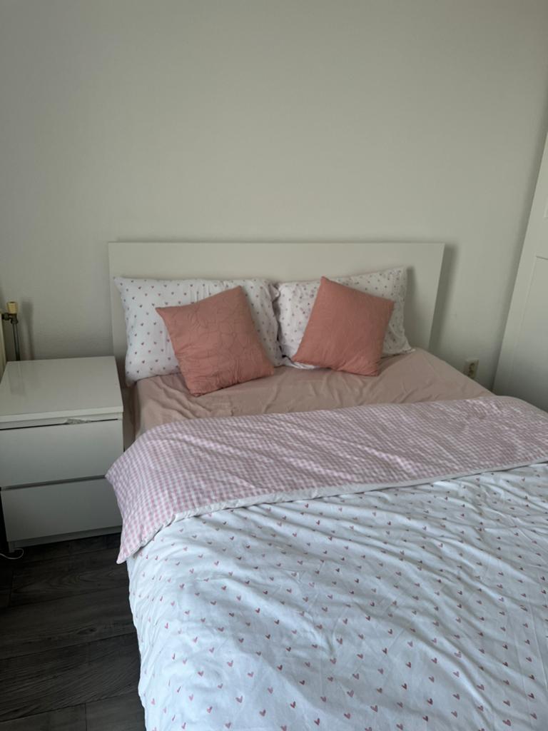 Ikea bed 2 person, Huis en Inrichting, Slaapkamer | Bedden, Wit, Tweepersoons, Hout, 140 cm