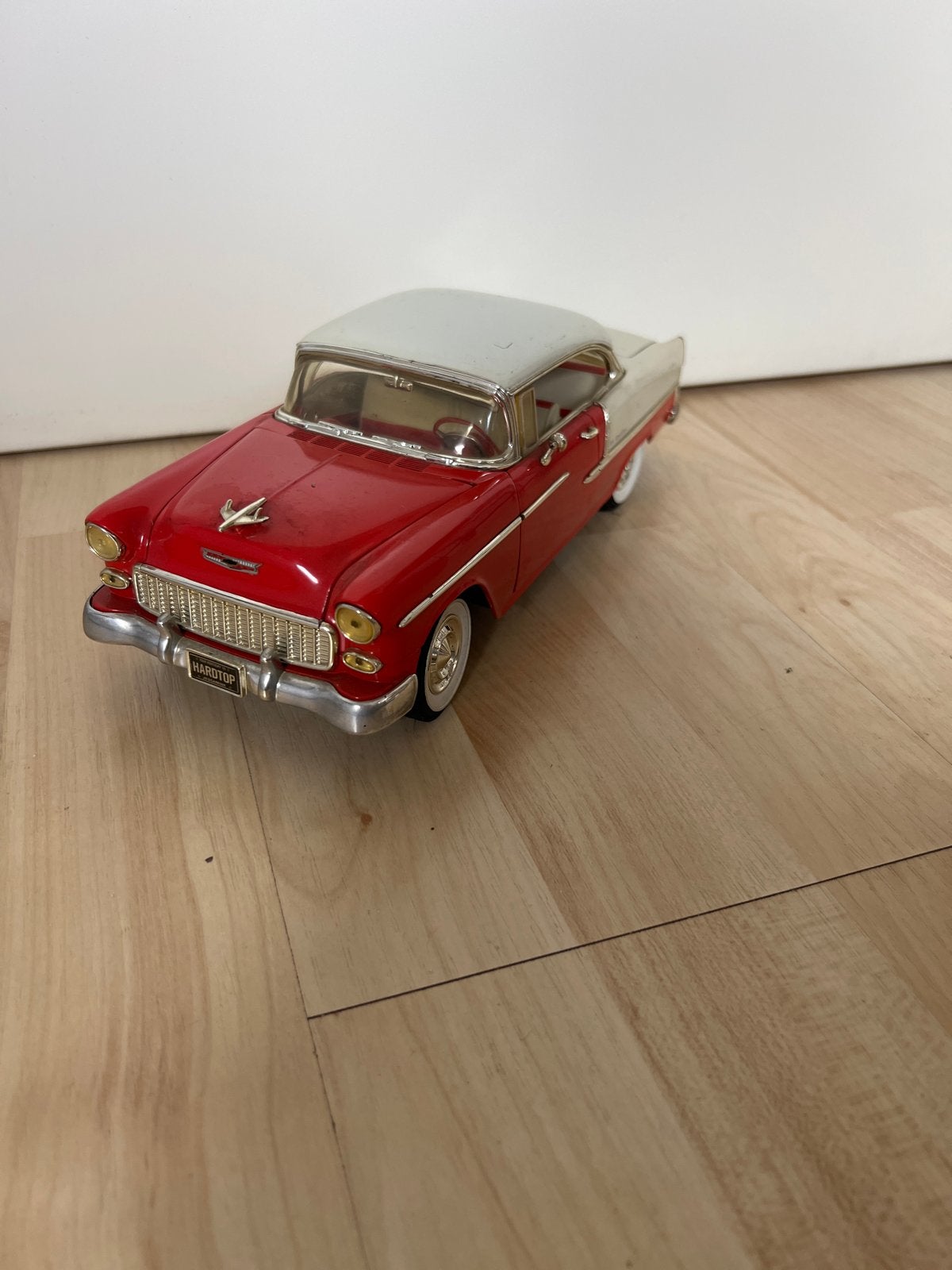 Vintage Chevrolet Bel Air 1955 Modelauto Rood/Wit, Overige merken, Gebruikt, Auto, 1:32 tot 1:50