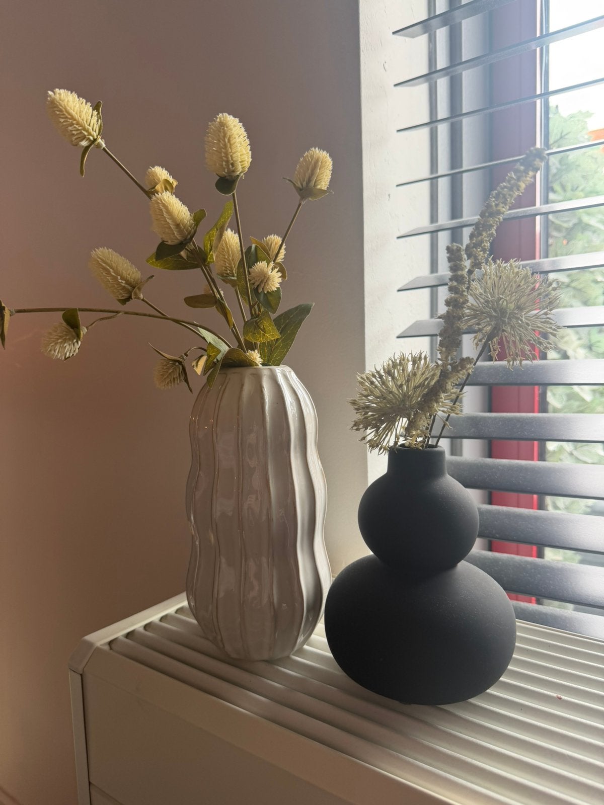 Japandi vaasjes met kunst bloemen zwart en wit, Ophalen of Verzenden, Zo goed als nieuw, Wit