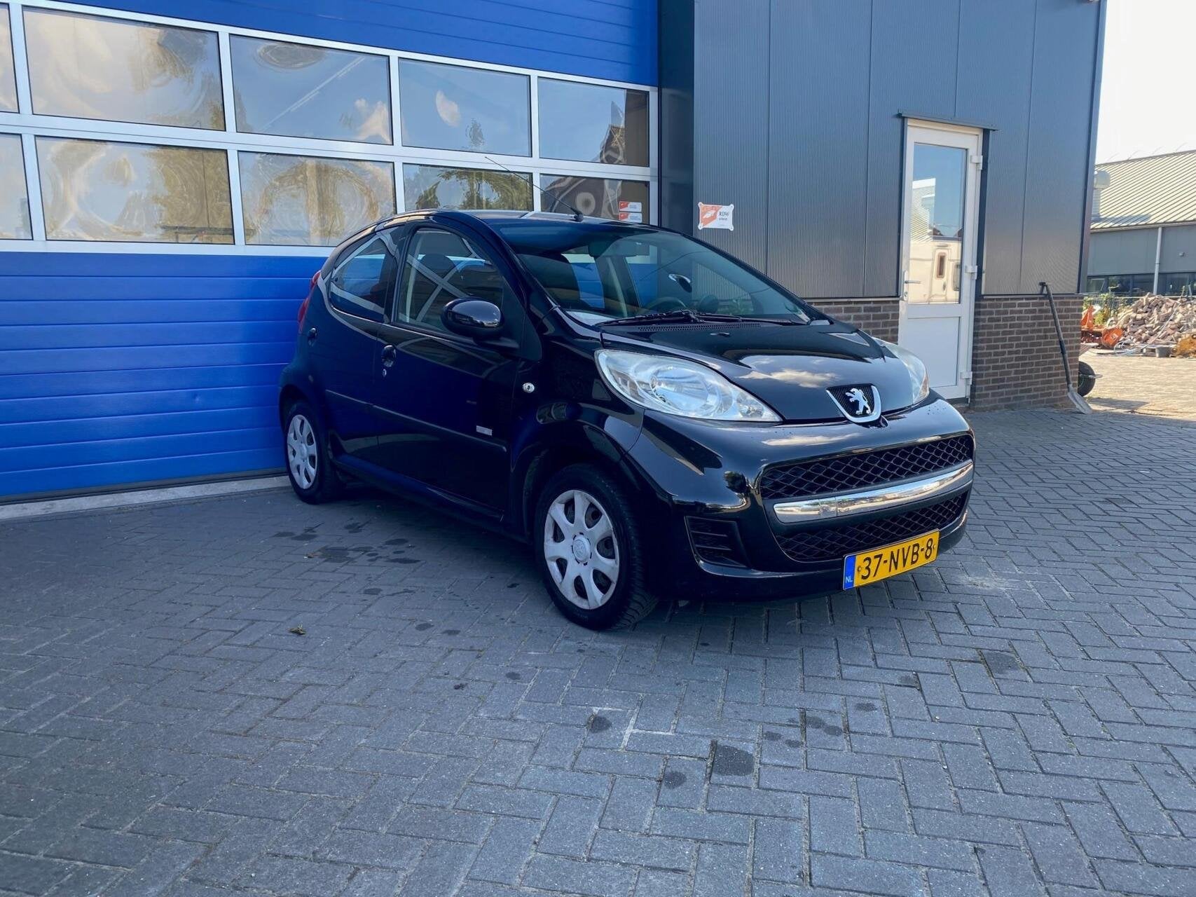Peugeot 107 1.0-12V Millesim 200 airco central deur, Voorwielaandrijving, Euro 5, Gebruikt, 4 stoelen