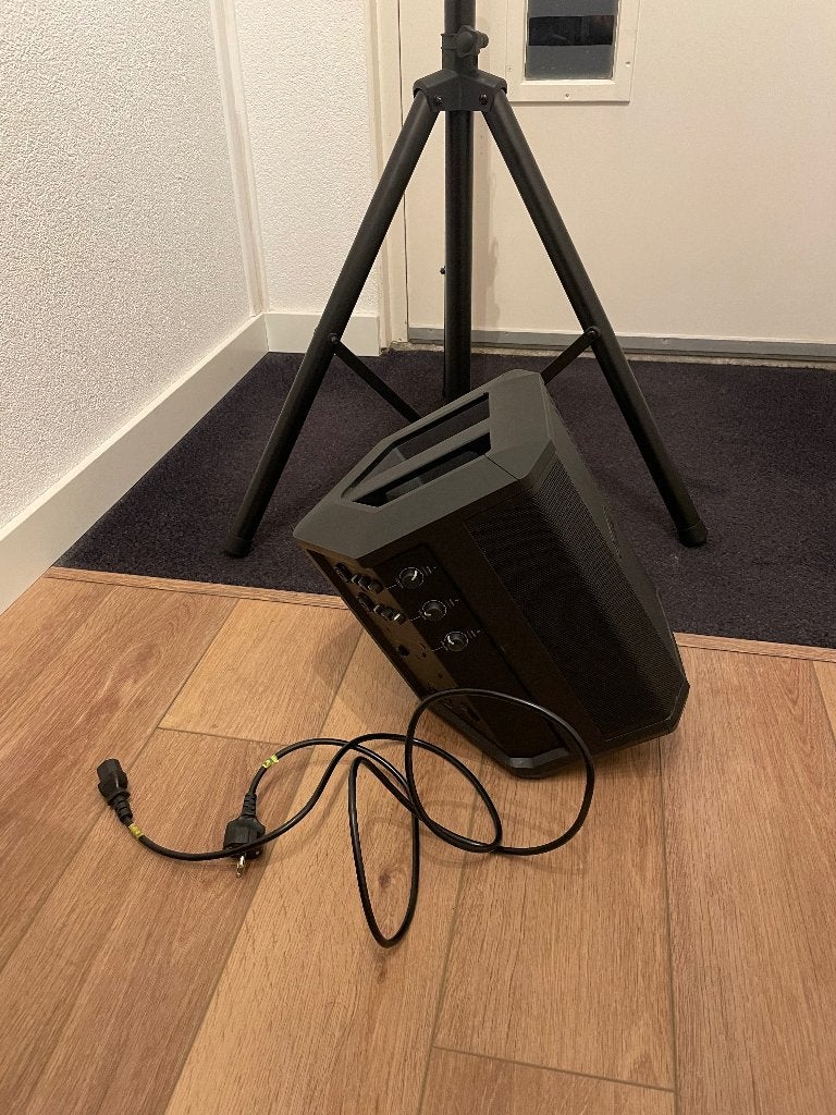 Foto 2 van Bose S1 Pro met standaard