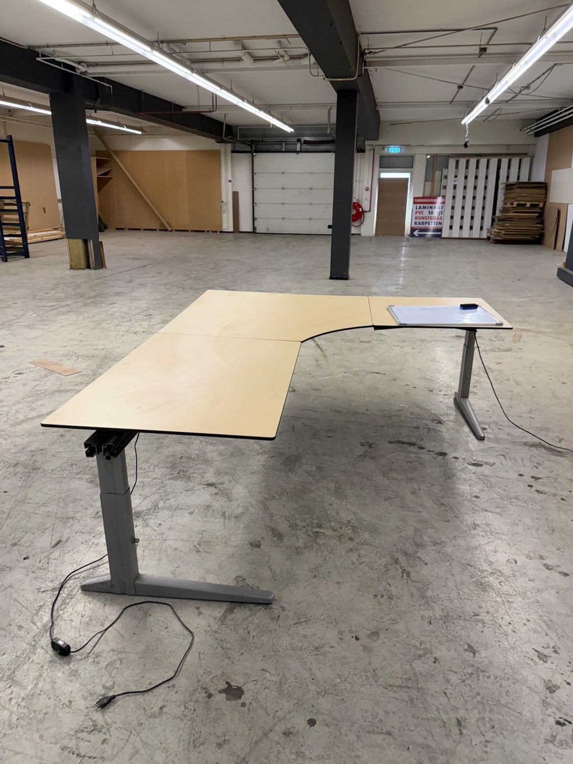 Hoogte verstelbaar bureau 200x240 met verwarmingsplaatjes, Ophalen, In hoogte verstelbaar, Zo goed als nieuw
