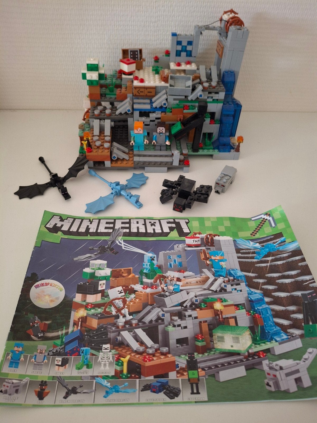 Minecraft set Mountain Cave met boekje, Minecraft, Lego, Ophalen of Verzenden, Zo goed als nieuw