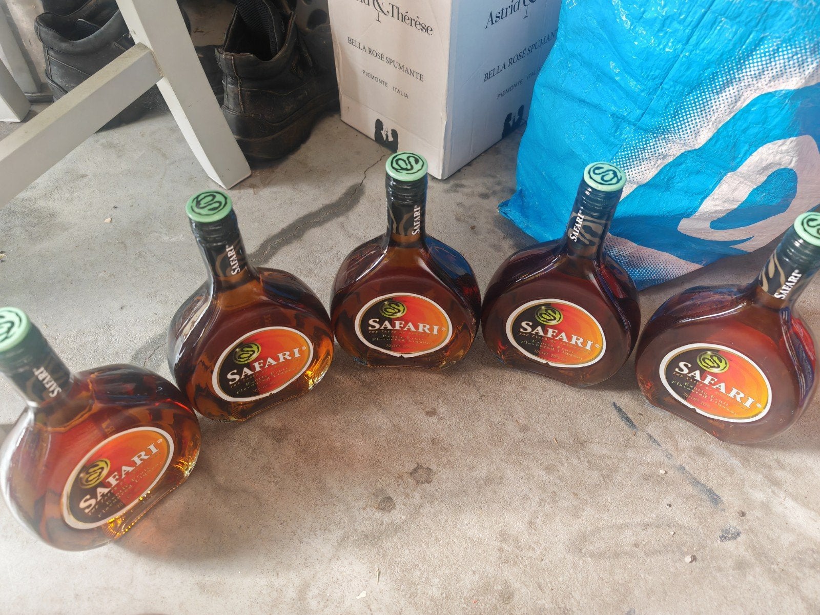 5 flessen Safari likeur, Ophalen, Nieuw