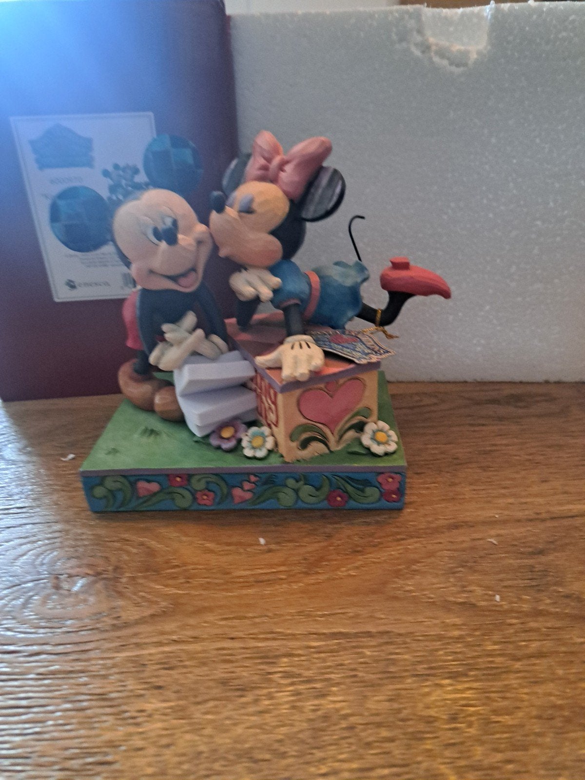 Disney tradition Mickey en Minnie Kissing booth, Verzamelen, Ophalen of Verzenden, Mickey Mouse, Nieuw, Beeldje of Figuurtje