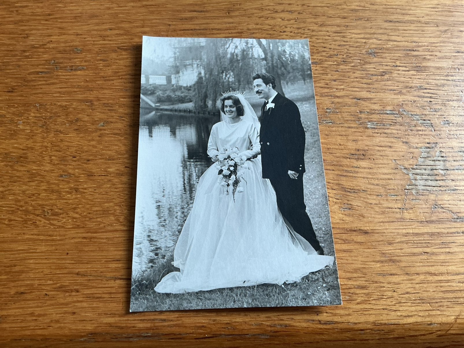 O394 bruidspaar fotograaf uit Haarlem, Ophalen of Verzenden, Voor 1940, Zo goed als nieuw