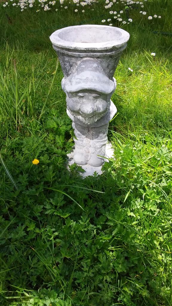 Bloempot Kabouter met plantenbak H 40 cm br 22 cm tuinbeeld, Ophalen of Verzenden