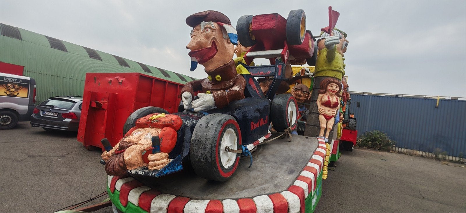 Polyester Formule 1 Auto's en Poppen voor Carnavalswagen, Ophalen, Gebruikt, Versiering, Carnaval