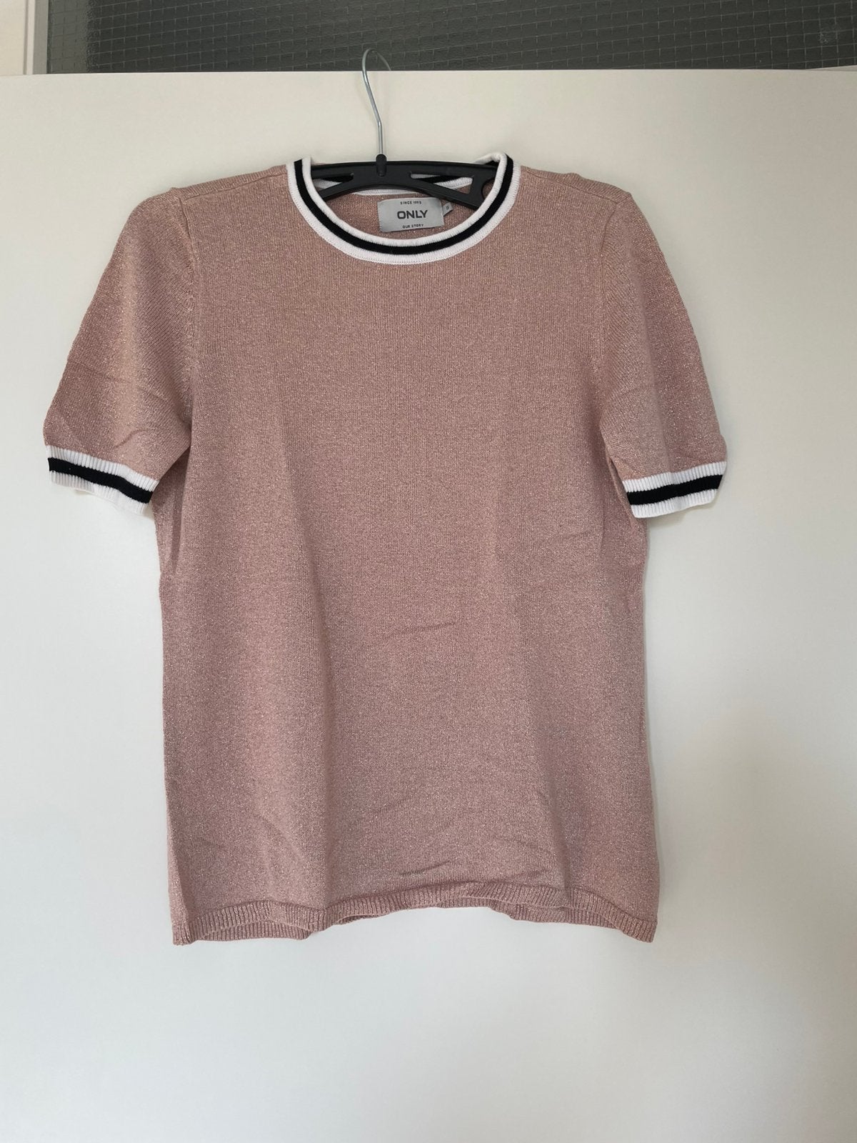 Roze t-shirt met lichte glitter - Only, Ophalen of Verzenden, Zo goed als nieuw, Korte mouw, Roze