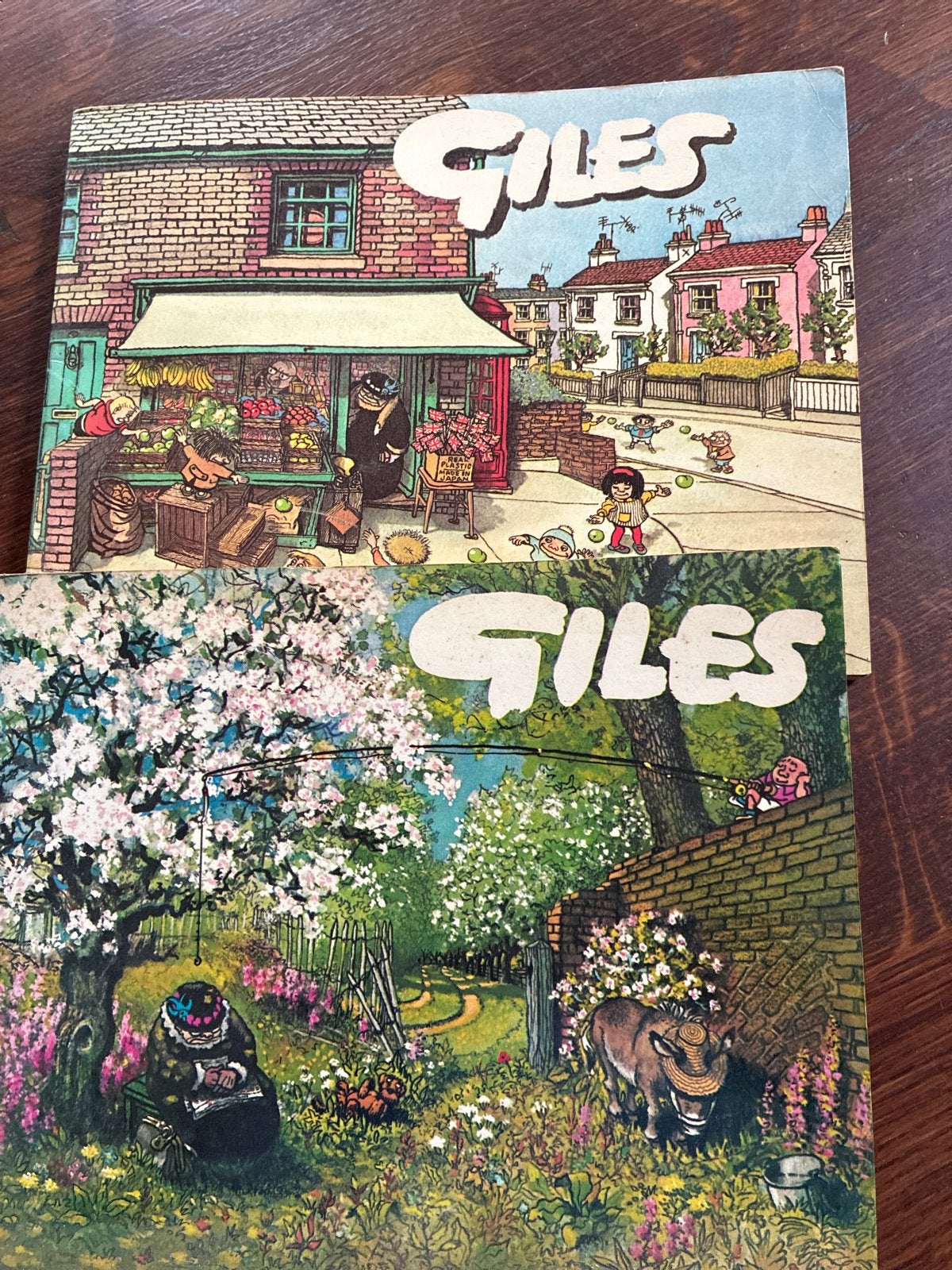Giles Sunday Express & Daily Express Cartoons (2 stuks), Boeken, Meerdere stripboeken, Ophalen of Verzenden, Gelezen