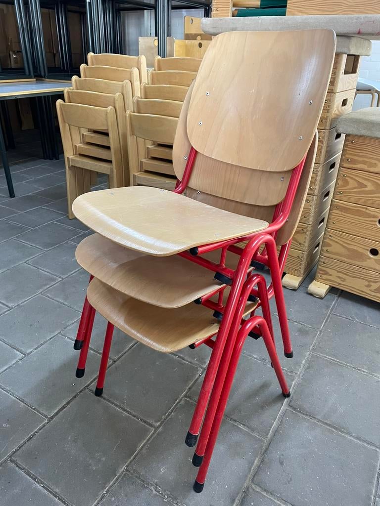 Drie vintage schoolstoelen, Ophalen