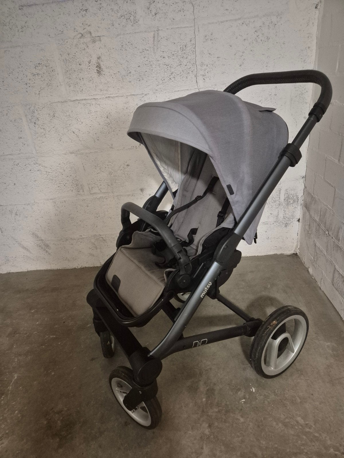 Mutsy Nio kinderwagen grijs, Ophalen, Gebruikt