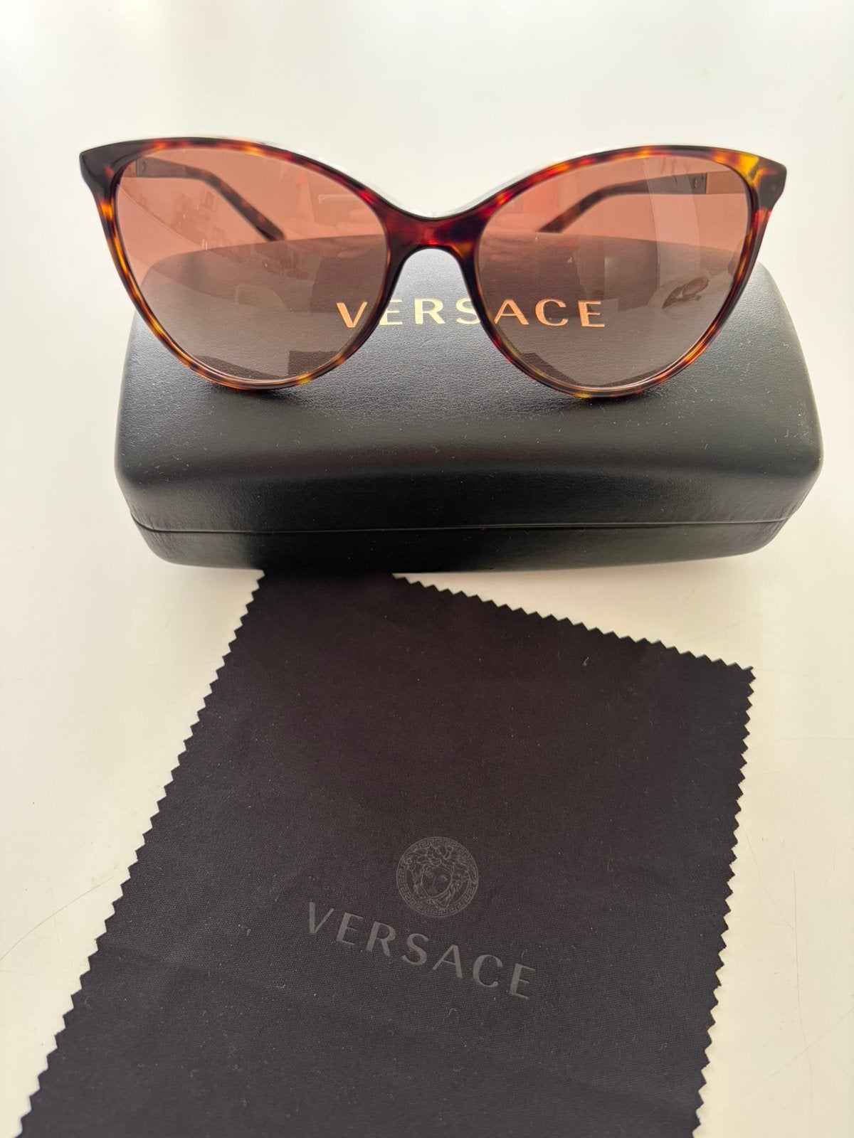 Versace Zonnebril - Zo goed als nieuw, Zonnebril, Bruin, Gianni Versace, Ophalen of Verzenden