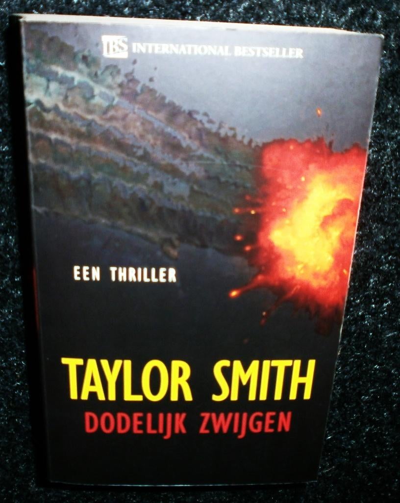 Taylor Smith. Dodelijk zwijgen. Een zéér spannende thriller!, Ophalen of Verzenden, Gelezen