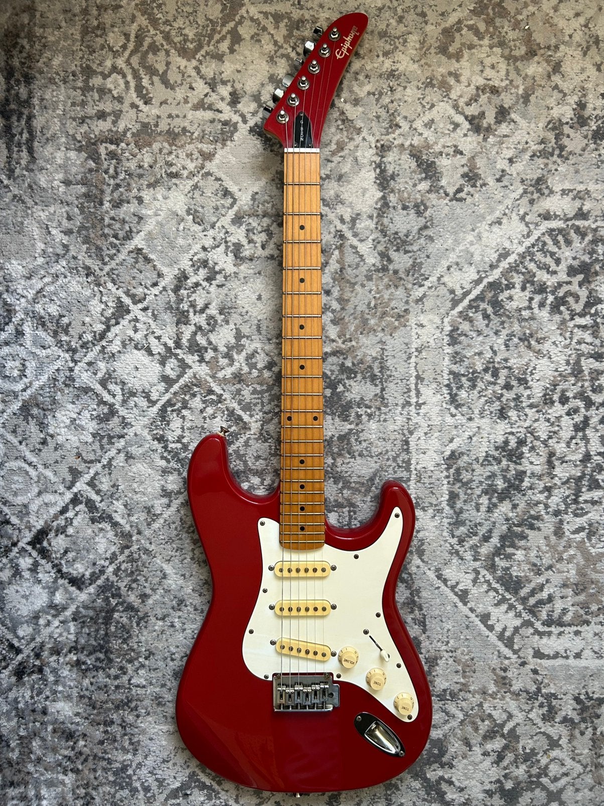 Elektrische gitaar Epiphone stratocaster by Gibson, Muziek en Instrumenten, Snaarinstrumenten | Gitaren | Akoestisch, Ophalen of Verzenden