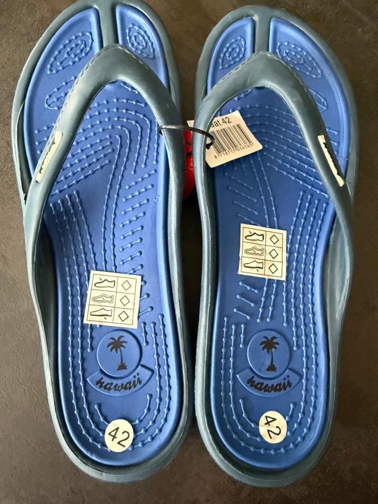 Nieuwe stevige blauwe teenslippers mt 42 Hawaii, Ophalen of Verzenden, Nieuw, Blauw